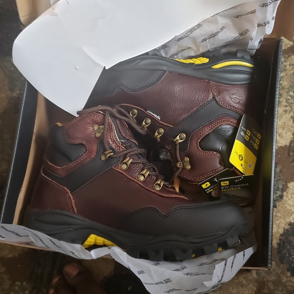 The SUREWAY Men's 6" Work Boot is a heavy-duty, waterproof work boot designed fo